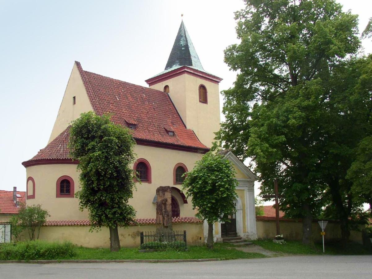 Hrusicka Restaurace A Penzion Hrusice Zewnętrze zdjęcie