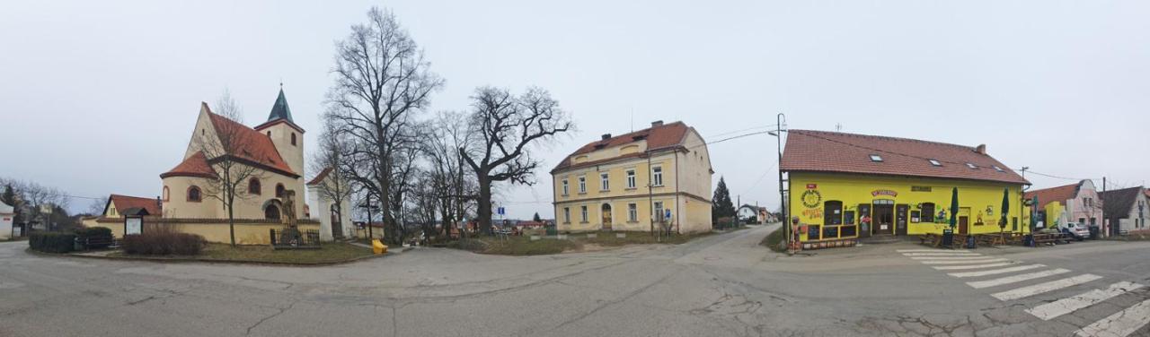 Hrusicka Restaurace A Penzion Hrusice Zewnętrze zdjęcie