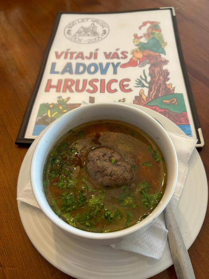 Hrusicka Restaurace A Penzion Hrusice Zewnętrze zdjęcie