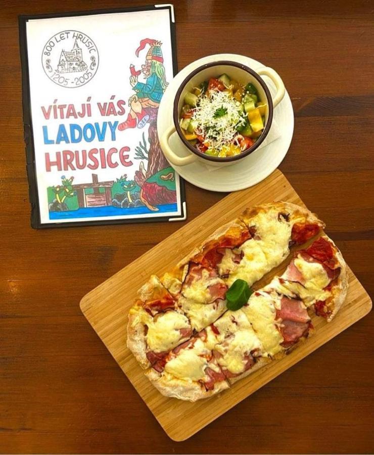 Hrusicka Restaurace A Penzion Hrusice Zewnętrze zdjęcie