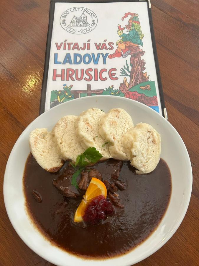 Hrusicka Restaurace A Penzion Hrusice Zewnętrze zdjęcie